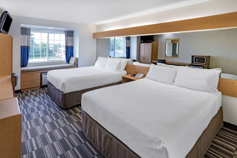 Room, 2 Queen Beds, Non Smoking - Photo 4