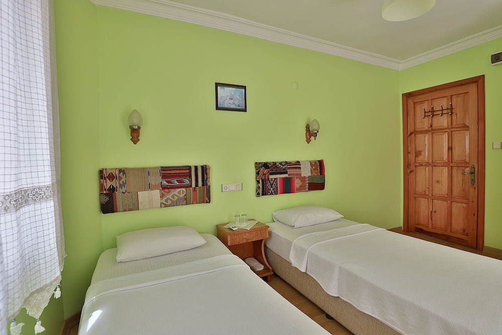 Standard Double Room - Photo 9