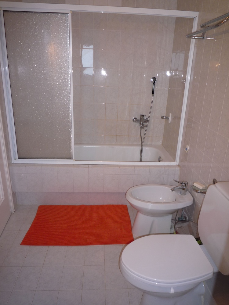 House, 2 Bedrooms photo 3