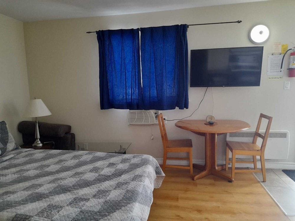 Family Room photo 3