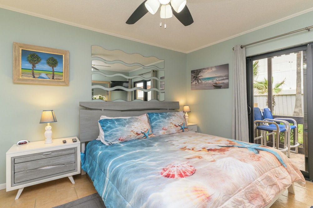 Deluxe Condo, 1 King Bed photo 1