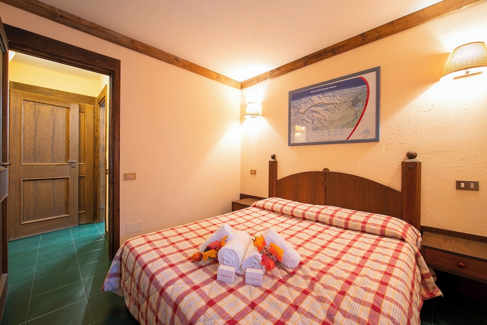 Family Apartment, Multiple Bedrooms, Mountainside (Grange Hike & Ski - 36C Sestriere)