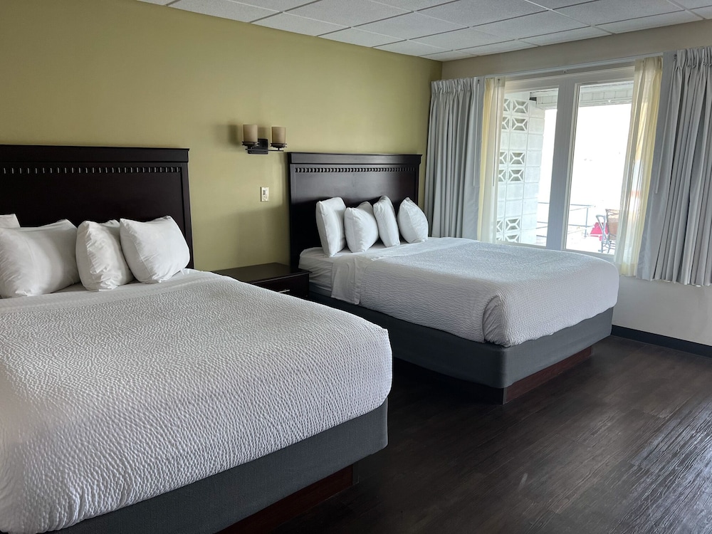 Lakefront Room 2 Queen Beds photo 1