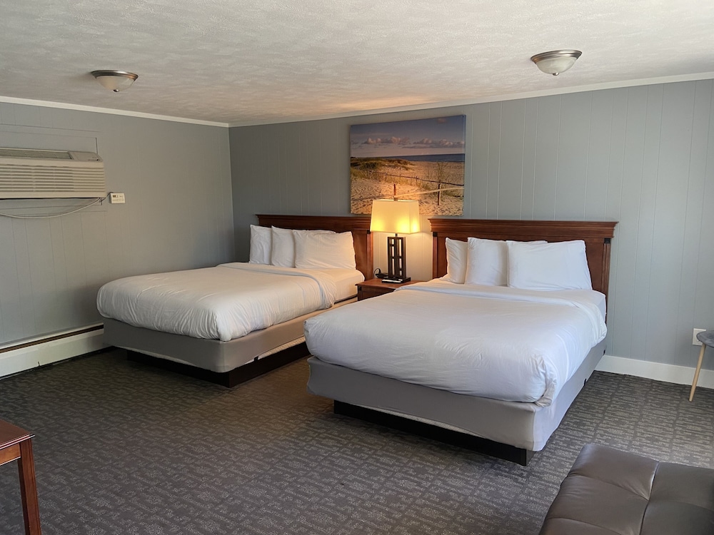 Deluxe Suite, 2 Queen Beds photo 3