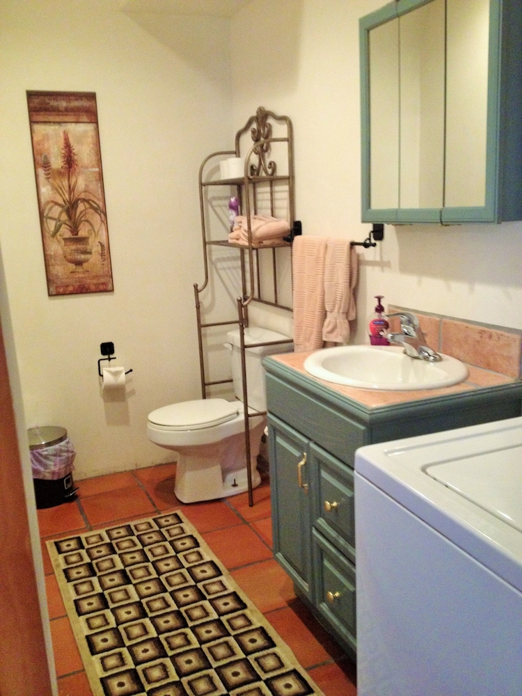 House, 2 Bedrooms photo 2