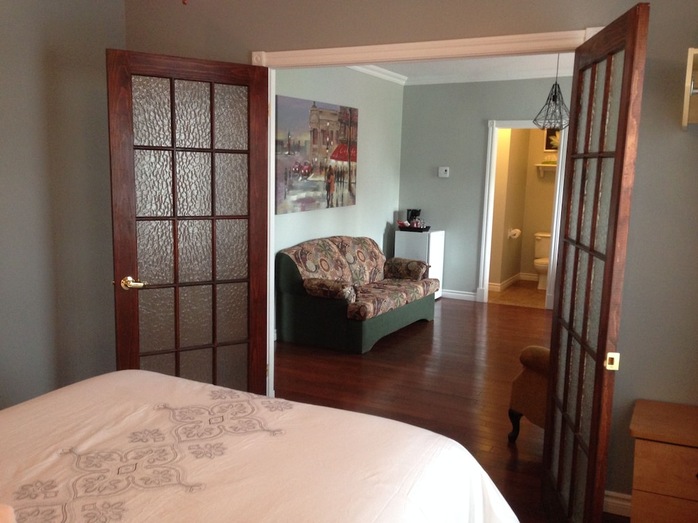 Suite, 1 Bedroom (Chambre 5) photo 2