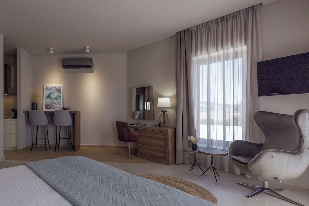 Superior Suite, Sea View - Photo 10