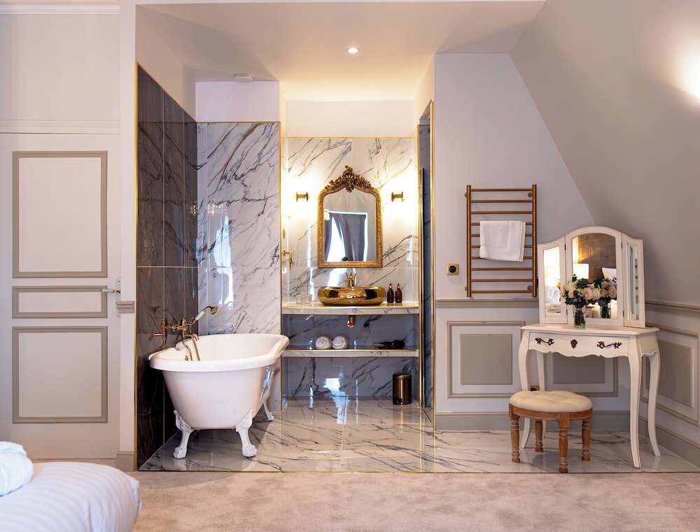 Honeymoon Suite photo 2