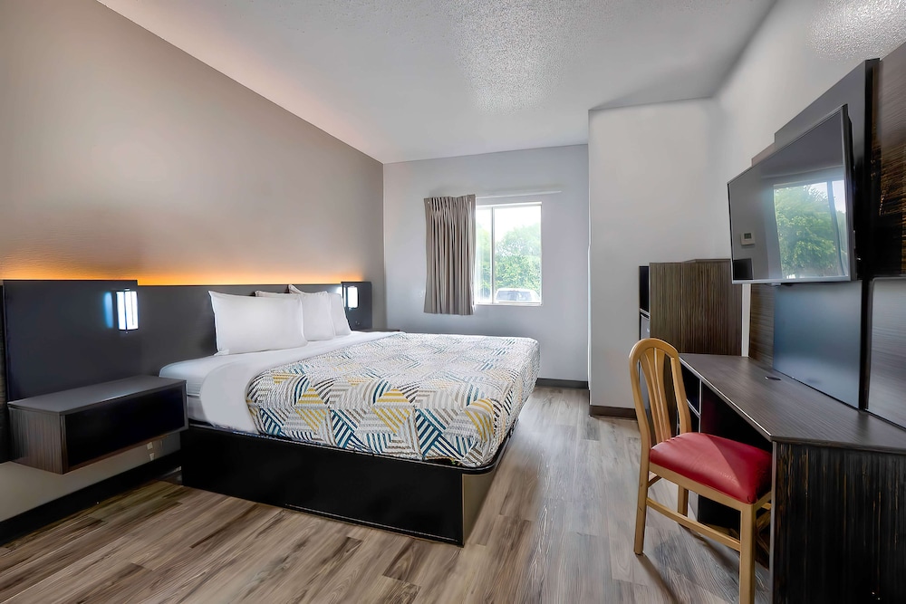 Standard Room, 1 Queen Bed, Non Smoking photo 3