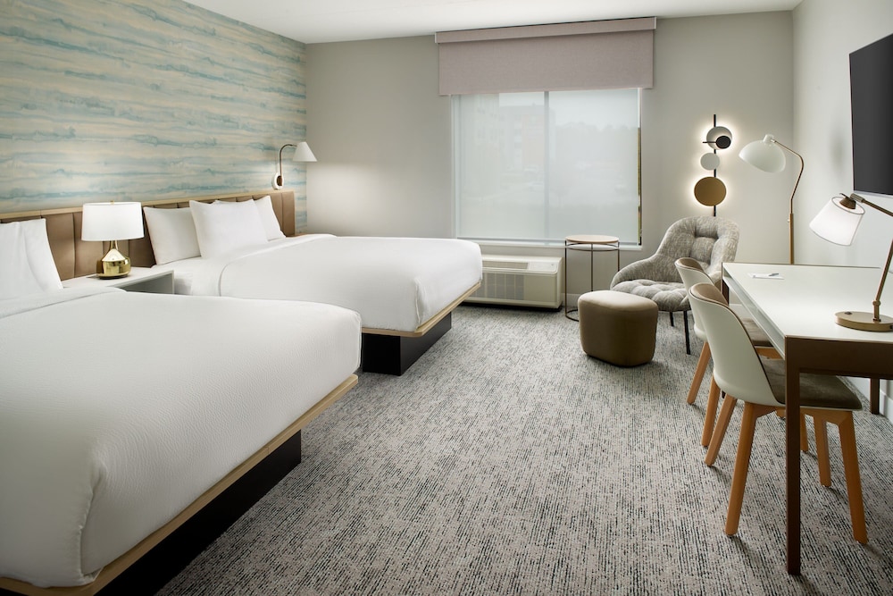 Studio, 2 Queen Beds (Hearing Accessible)