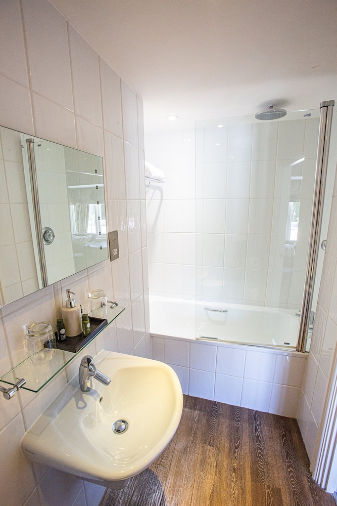 Standard Double Room - Photo 11