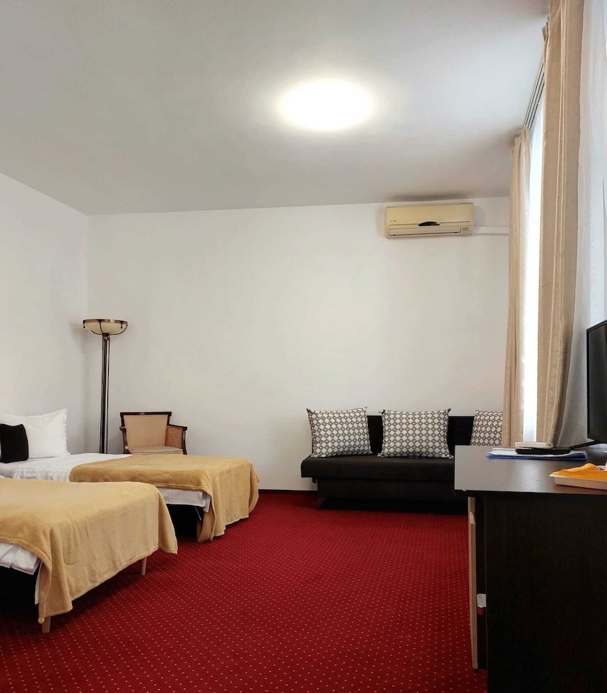 Standard Twin Room - Photo 1