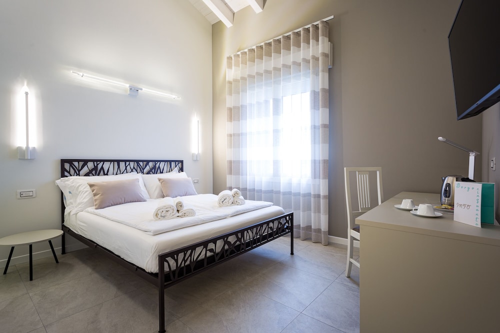 Double Room (Giarella)