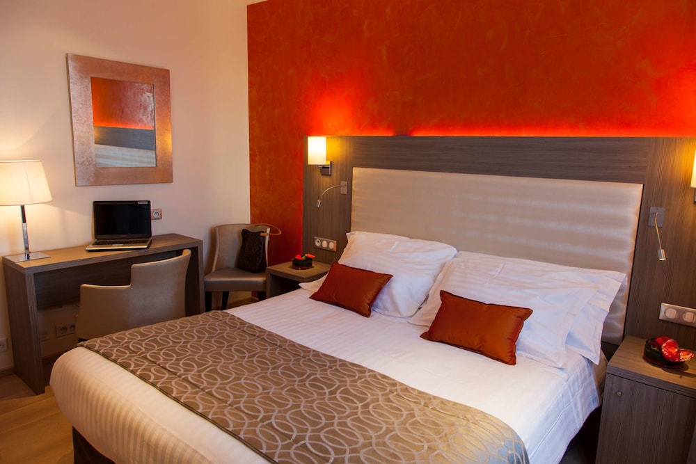 Comfort Room, 1 Queen Bed, Non Smoking - Photo 6