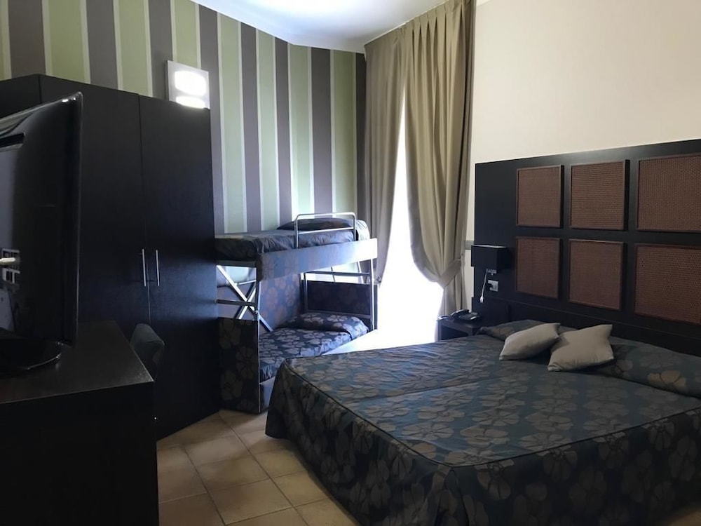 Classic Quadruple Room