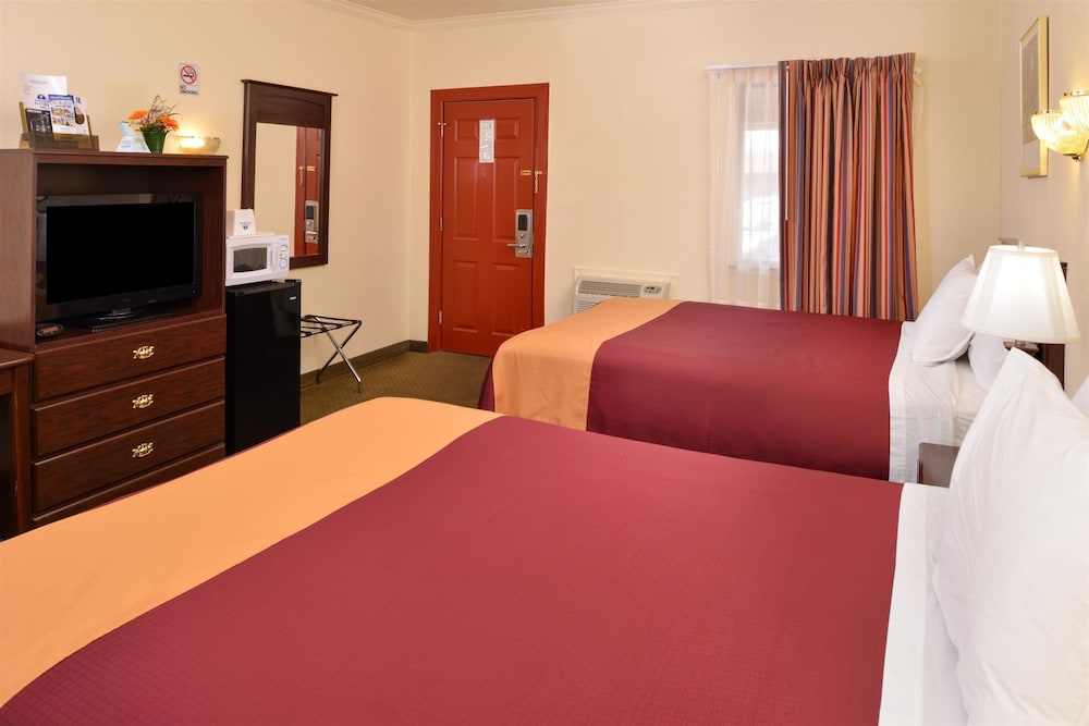 Room, 2 Double Beds, Non Smoking - Photo 1