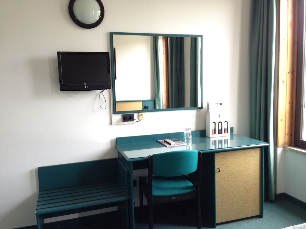 Double or Twin Room, Lake View - Photo 3