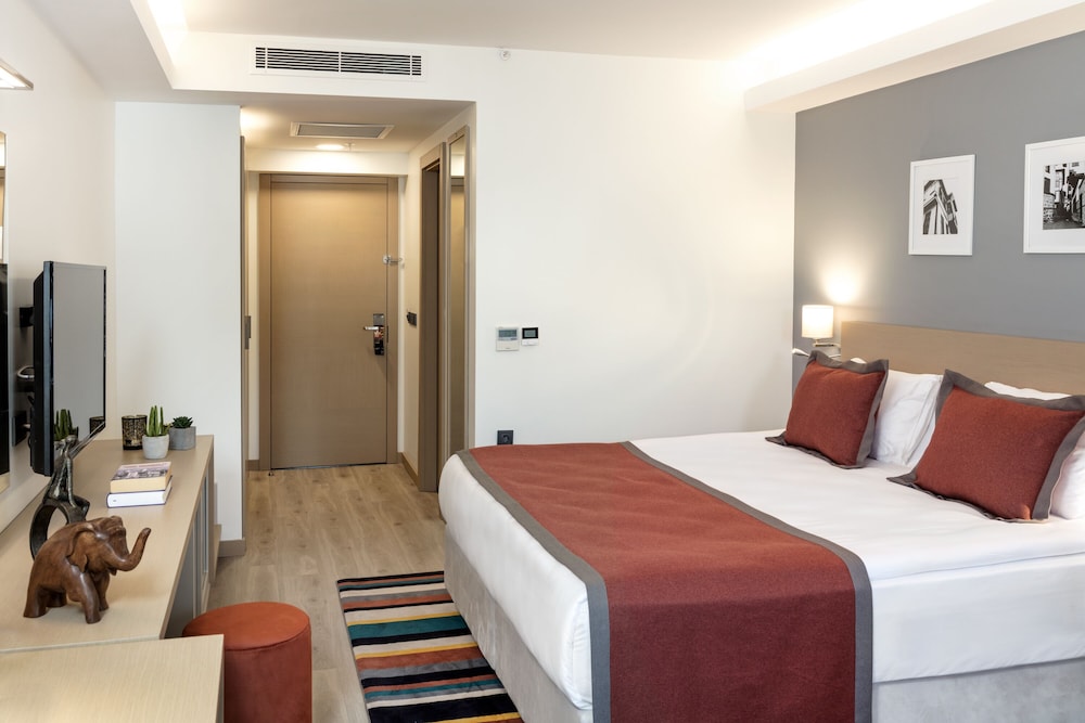 Premium Room, 1 Queen Bed, Non Smoking - Photo 5