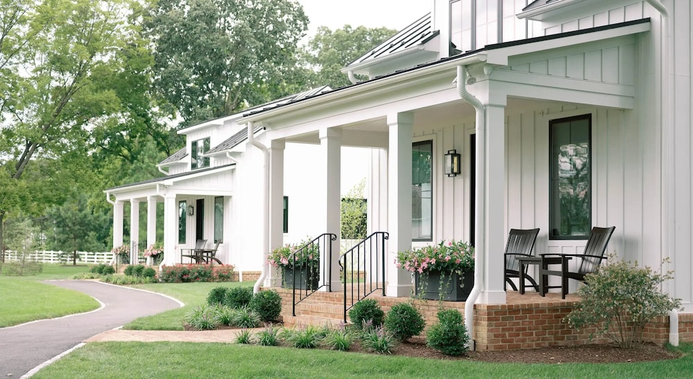 Luxury Cottage, 1 King Bed, River View