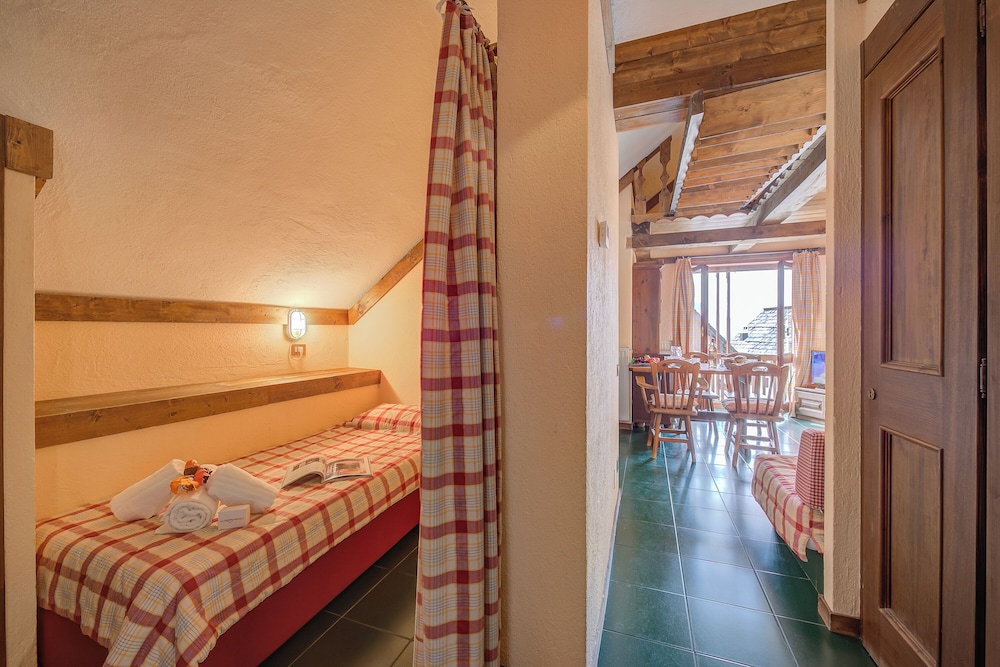 Family Studio, Mountainside (Grange Hike & Ski - 28D Sestriere)