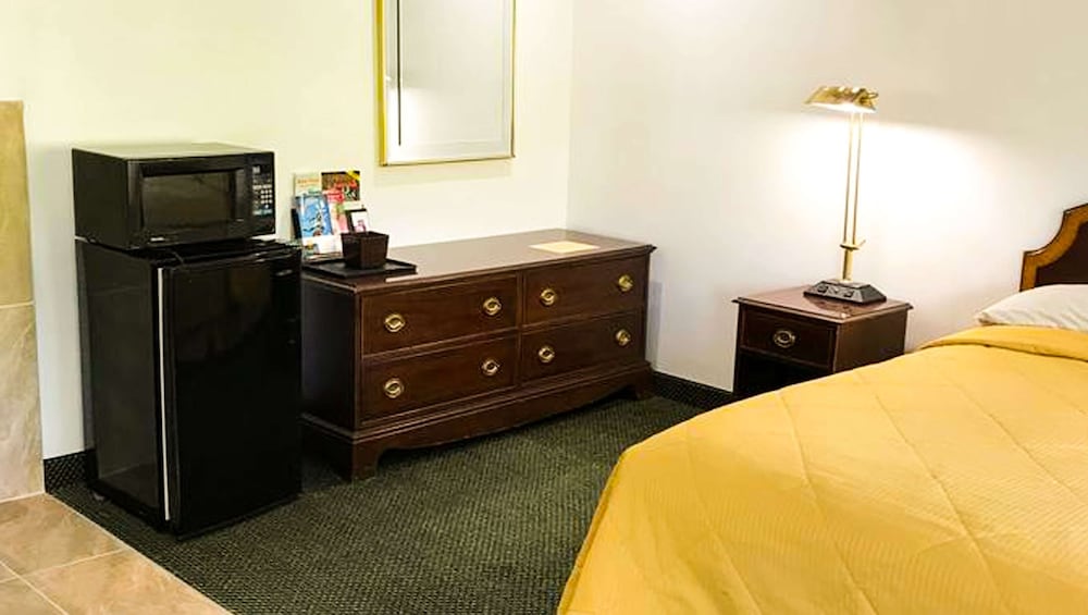 Standard Suite, 1 King Bed, Non Smoking, Jetted Tub photo 3