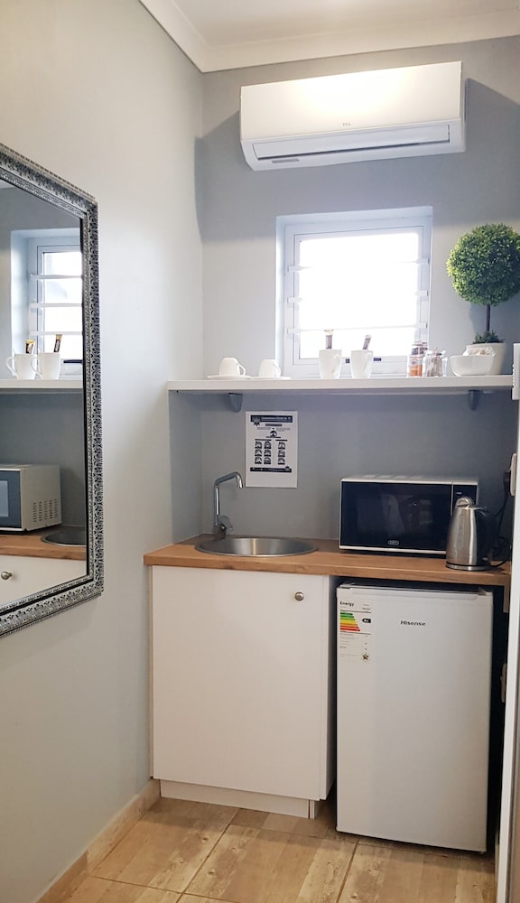 Basic Twin Room - Photo 6