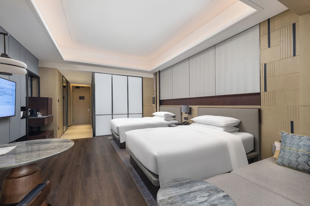 Deluxe Room, 2 Double Beds, City View photo 3