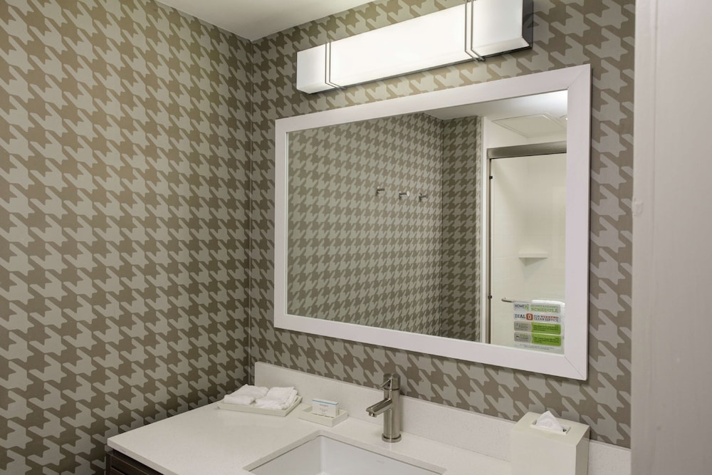 Studio, 2 Queen Beds, Accessible, Bathtub (Mobility & Hearing) photo 3