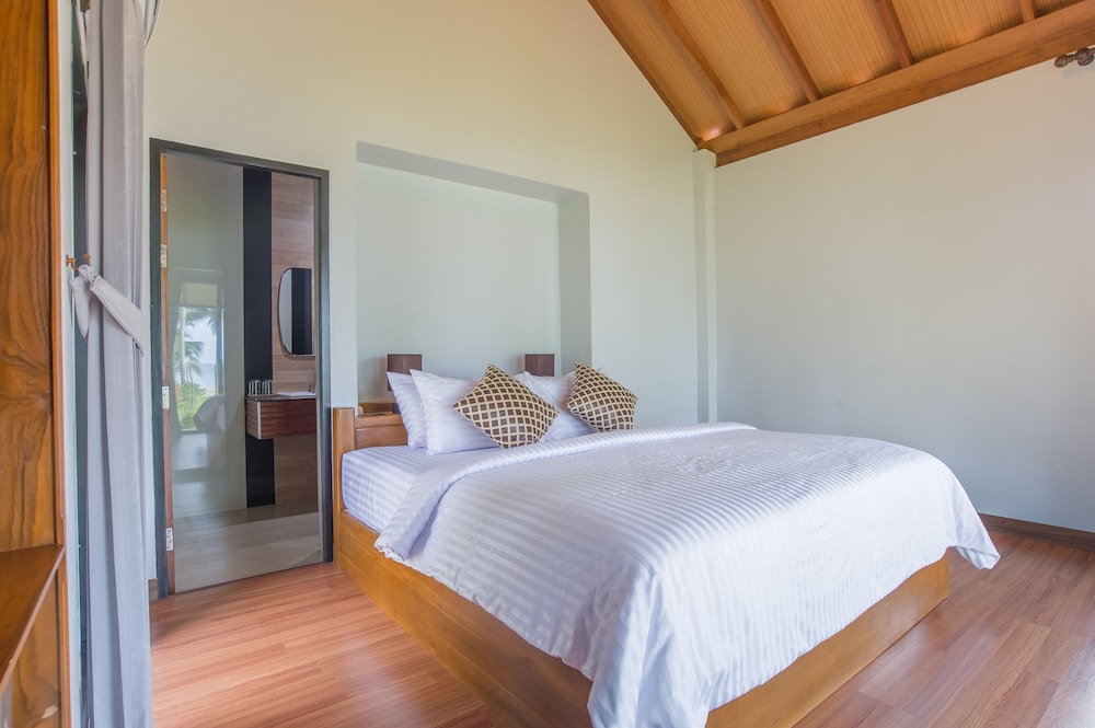 Beachfront Cottage photo 3