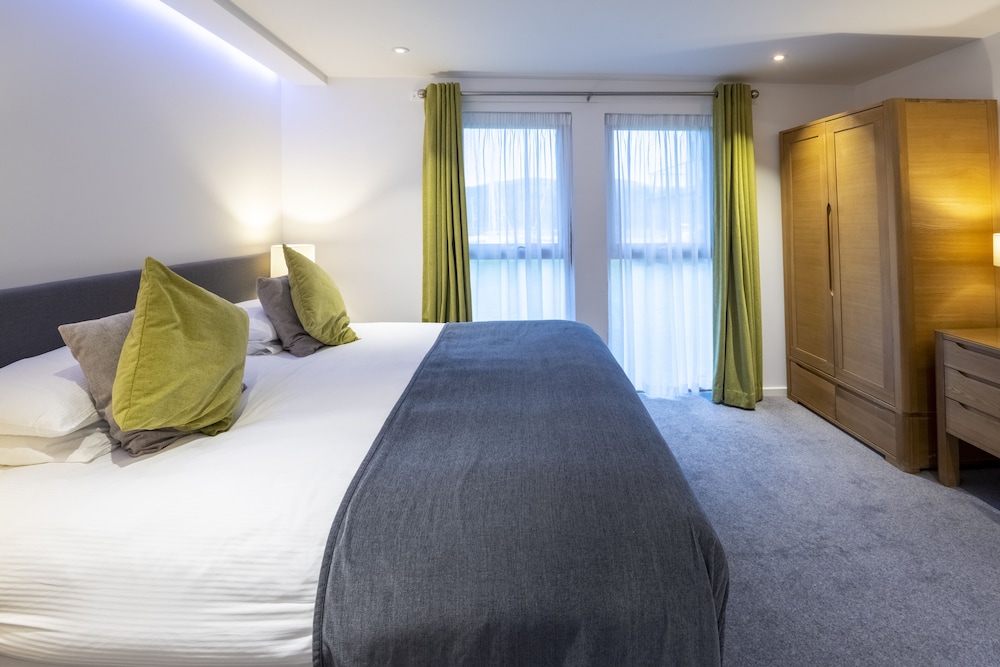 Deluxe Two Bedroom Luxury Apartment photo 2