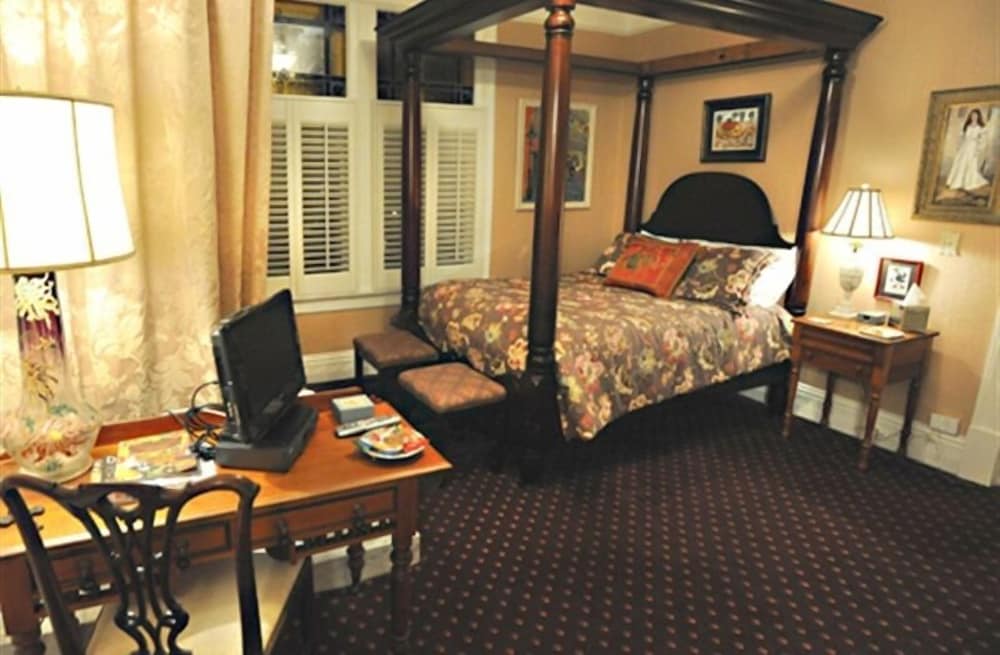 Deluxe Room, 1 Queen Bed