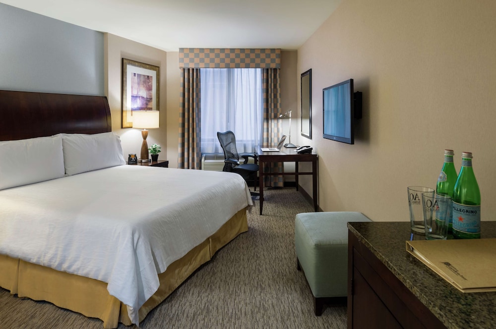 Room, 1 King Bed (Drinks & Snacks)