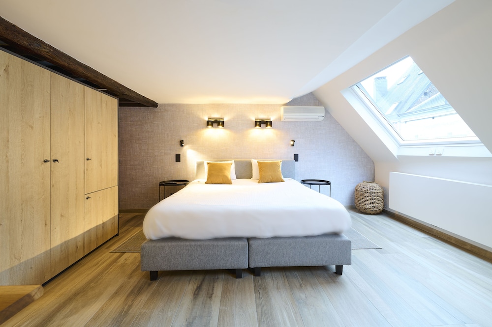 Small Luxe with Spa Bath and Sauna
