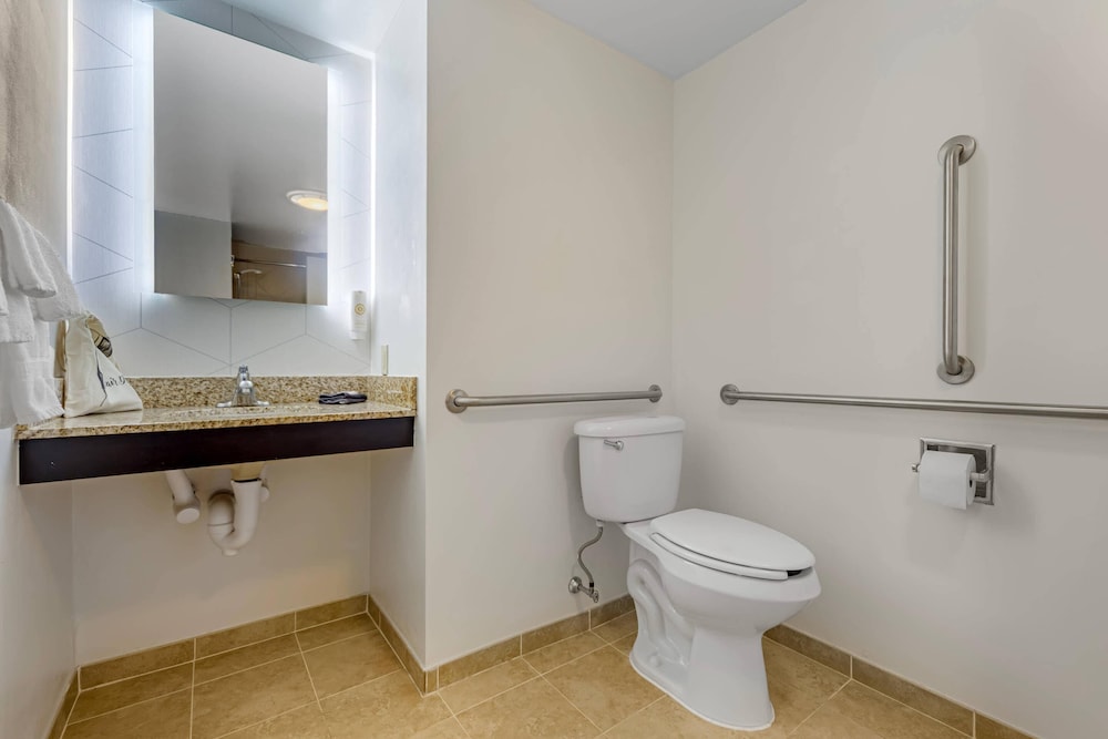Suite, Multiple Beds, Accessible, Non Smoking photo 1