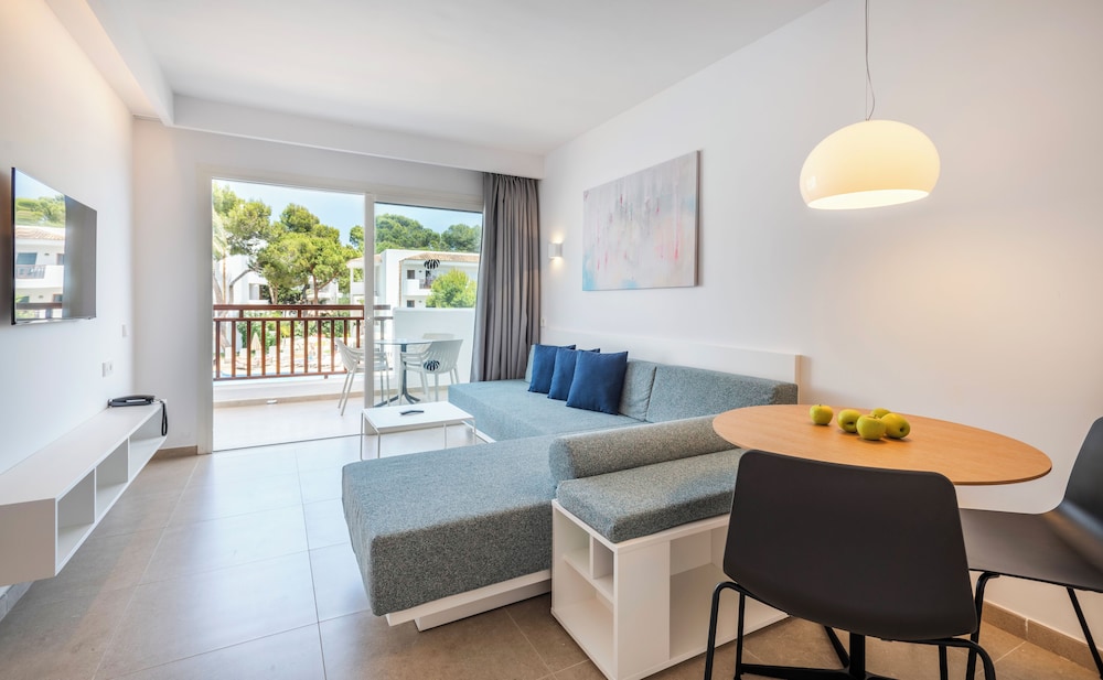Superior Apartment, 1 Bedroom, Pool View (Select, 2 Adults + 1 Child) photo 3