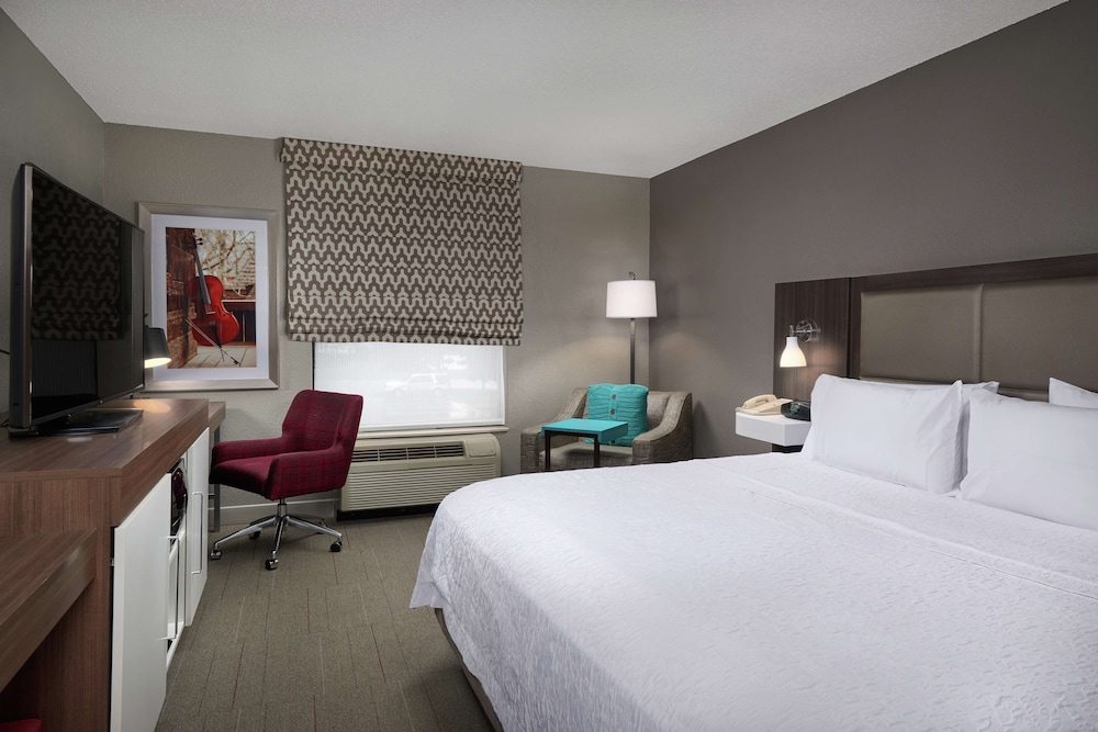 Suite, 1 King Bed, Accessible, Non Smoking