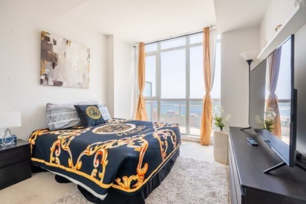 Design Penthouse, Lake View