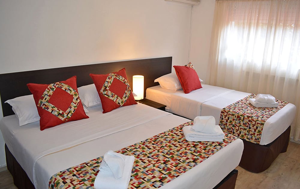 Triple Room, Multiple Beds, Non Smoking photo 2