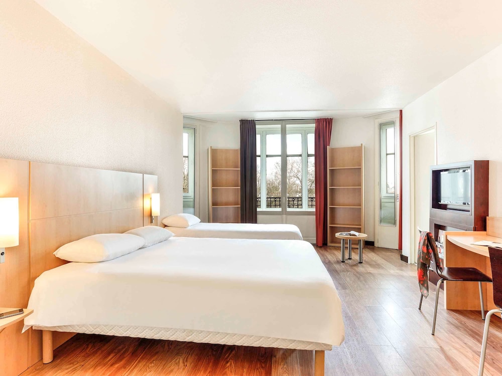 Standard Room, 2 Twin Beds - Photo 9