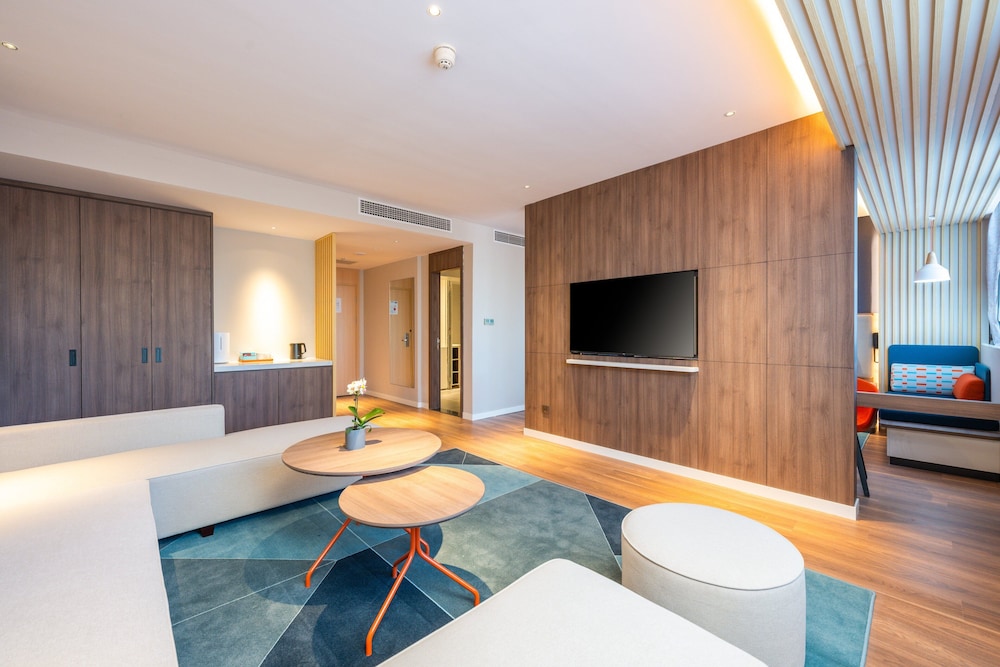 Suite, 1 Bedroom (Separate Bath Walk in Shower) - Photo 4