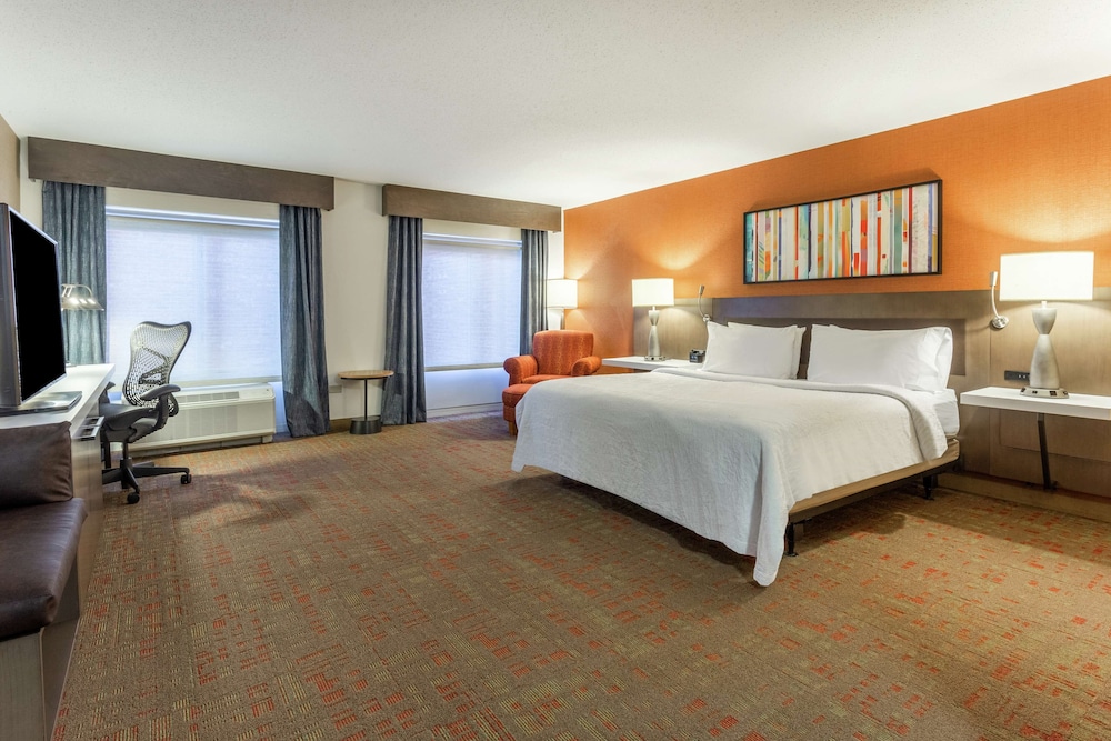 Room, 1 King Bed, Accessible, Bathtub - Photo 1