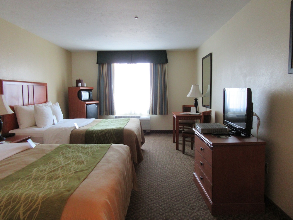 Standard Room, 2 Queen Beds, Non Smoking - Photo 2