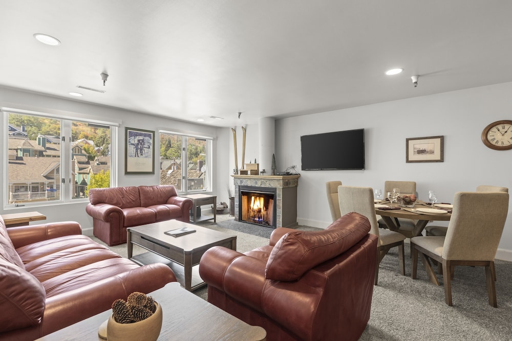 Condo, 2 Bedrooms