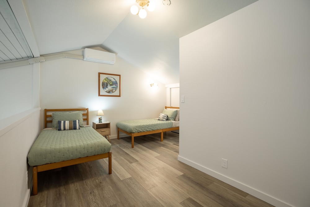 Condo, 1 Bedroom photo 2