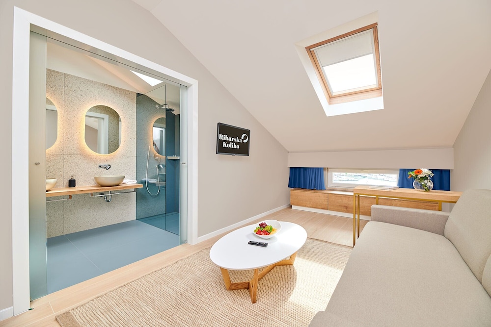 One Bedroom Suite with Balcony and Sea View, photo 6