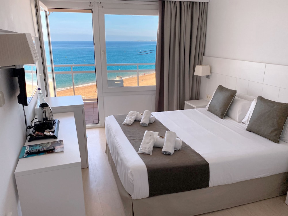 Double or Twin Room, Balcony, Sea View - Photo 1