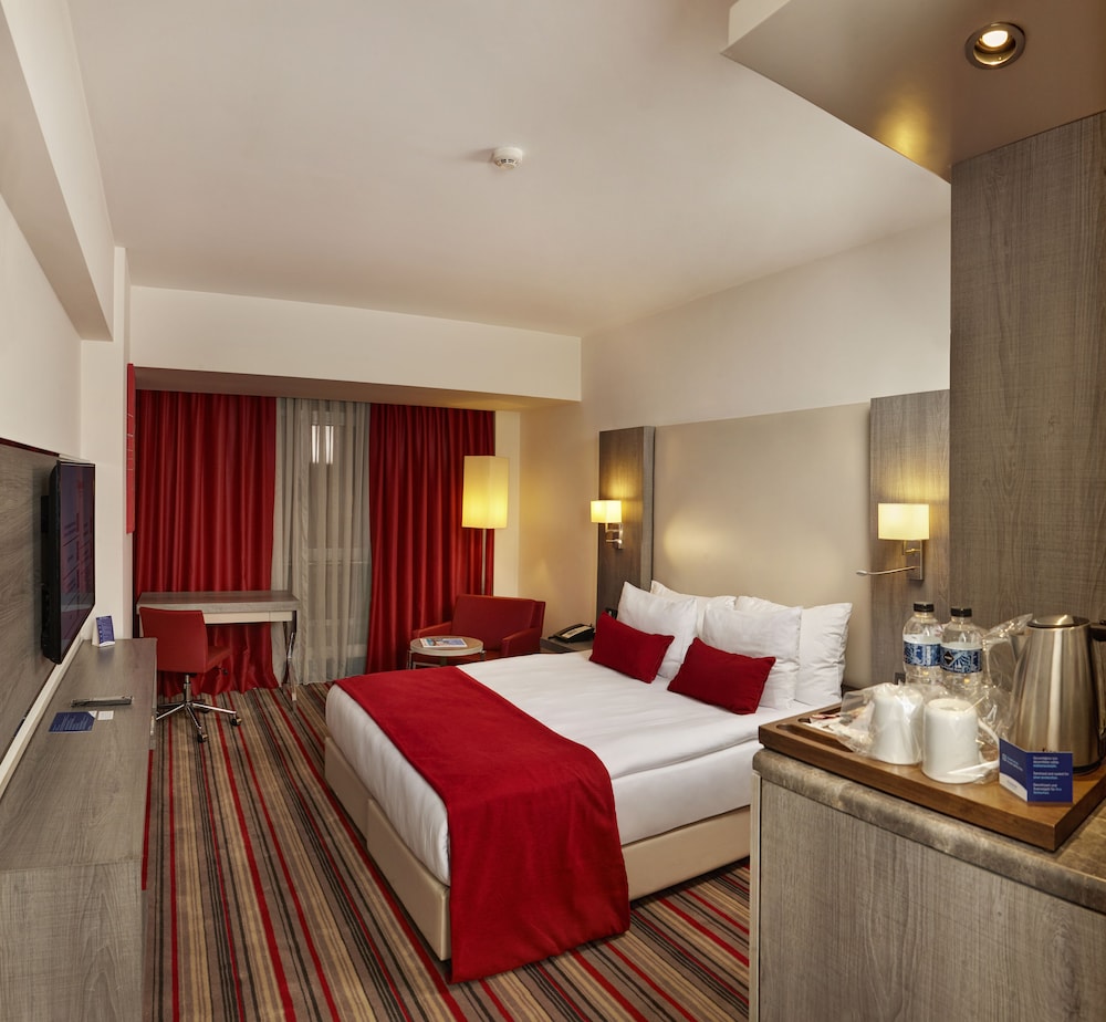 Room, 1 Queen Bed, Accessible, Smoking (Mobility)