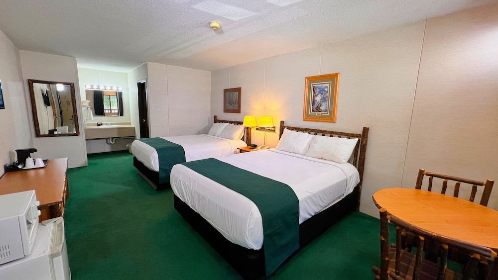 Room, 2 Queen Beds (Country Rustic) photo 1