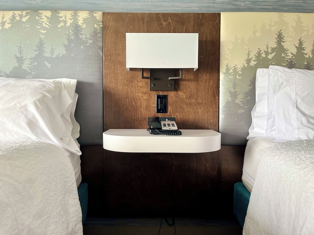 Room, 2 Queen Beds, Refrigerator - Photo 4