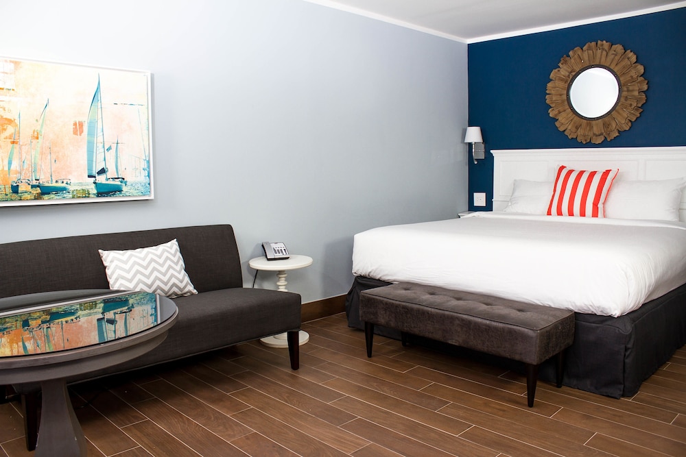 Room, 1 King Bed (Stunning Marina Gulf View) - Photo 2